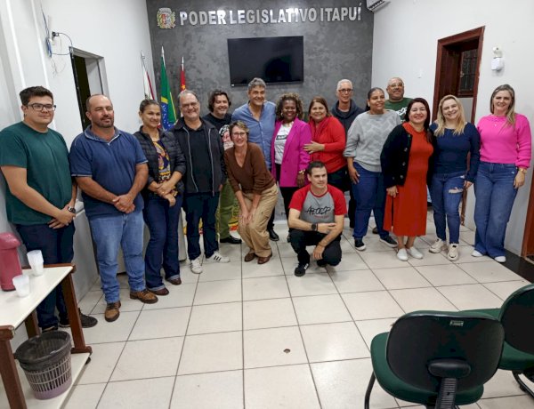 “Prefeitura de Itapuí não cumpre o piso nacional do magistério”, diz professor Ricardo Guarnieri durante audiência pública da Educação