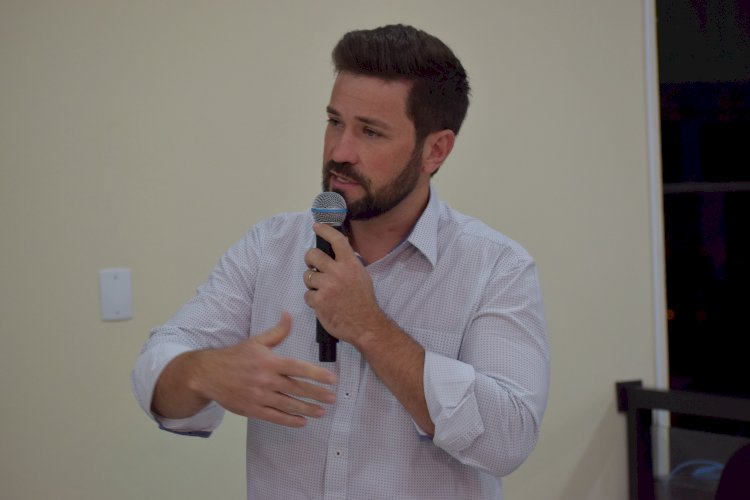 Leandro Gonzalez pede que eleitores lembrem os políticos que defenderam o Fundão Eleitoral antes de irem às urnas; Baleia Rossi e outros 26 deputados de SP votaram a favor