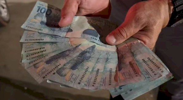 Quatro pessoas são presas transportando notas falsas em Jaú