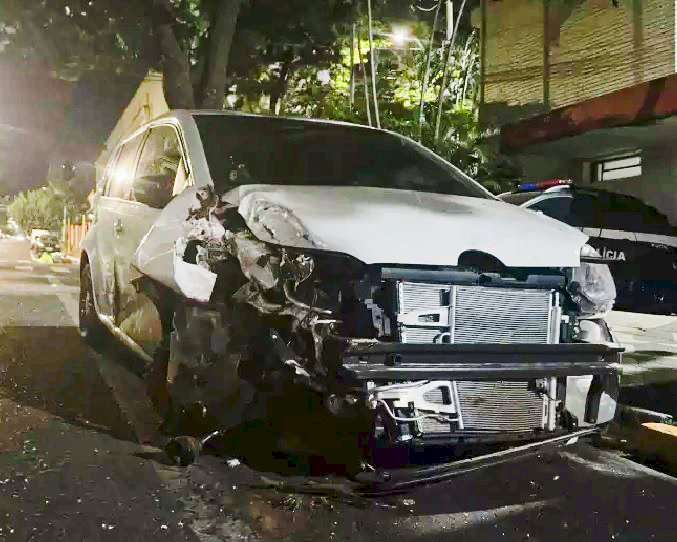 Dependente químico foge do Baep, bate em árvore e é preso em Bauru