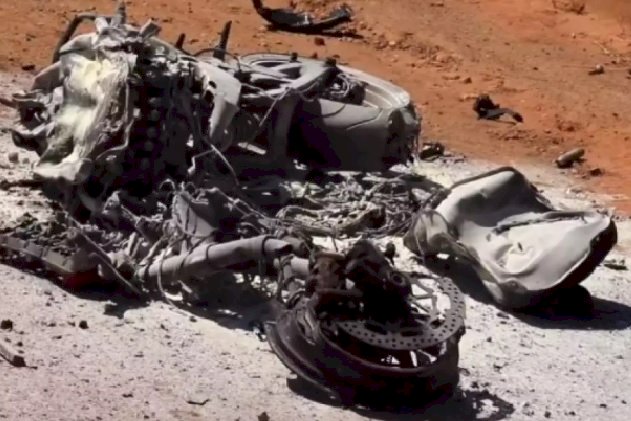 Moto atinge caminhonete, pega fogo e condutor morre em Ibitinga
