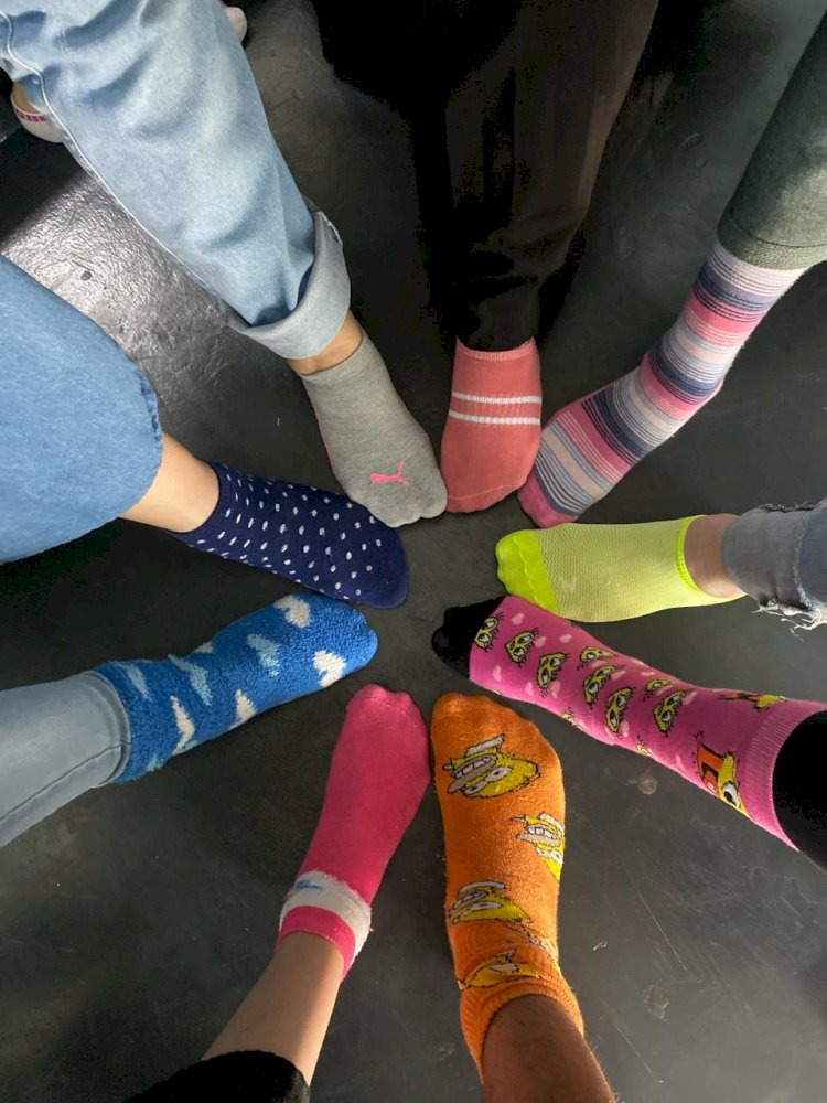 Escola Ephigênia se veste de cores e solidariedade na campanha “Meias Coloridas”