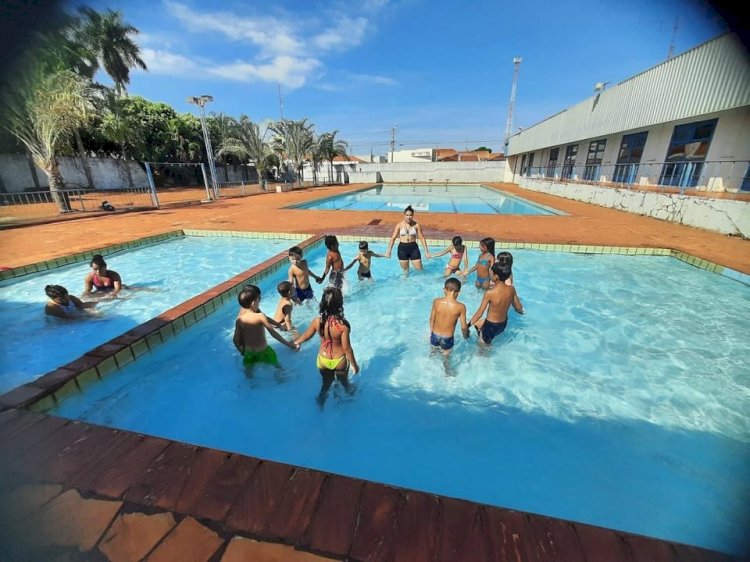Piscina do Clube Municipal de Bariri é reaberta ao público