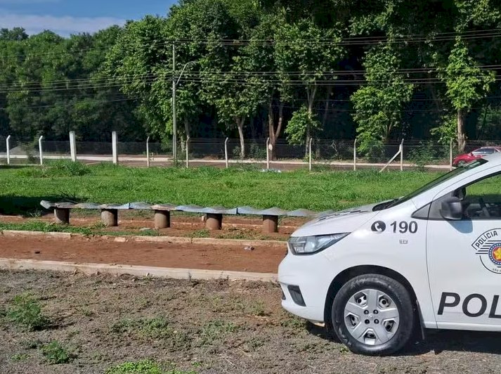 Homem é assassinado e tem corpo carbonizado em campo de futebol de Jaú