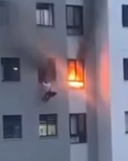Homem pula de terceiro andar de prédio para escapar de incêndio