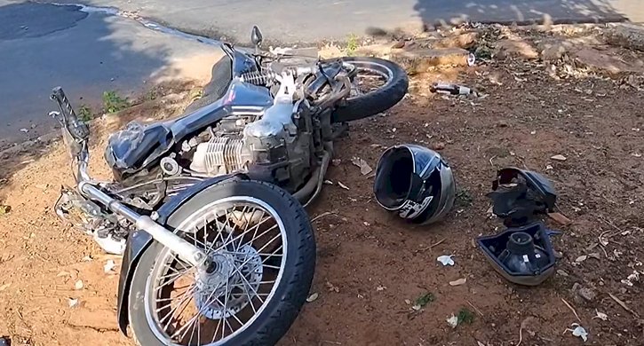 Motociclista fica em estado gravíssimo ao colidir com árvore em Ibitinga