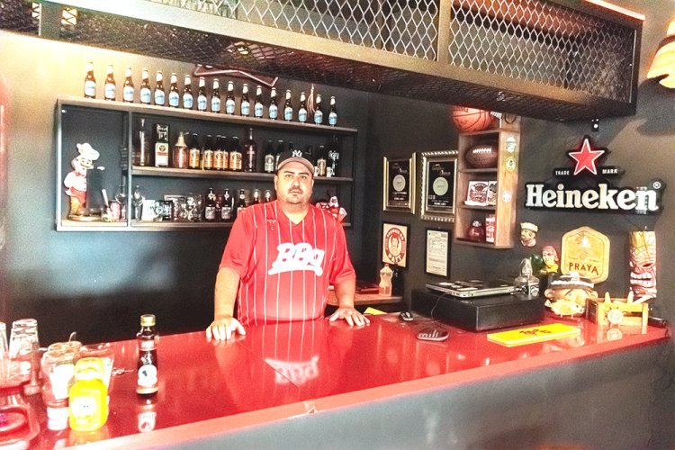 BBQ celebra Dia Mundial Do Hambúrguer! Primeira lanchonete especializada em “American Burger” de Bariri nasceu no quintal da casa do fundador, Junior Grillo