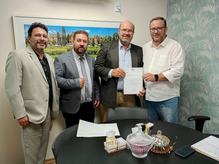 Viagem de Airton Pegoraro com vereadores da oposição movimenta bastidores: aproximação do prefeito bloco político de Edcarlos gera questionamentos