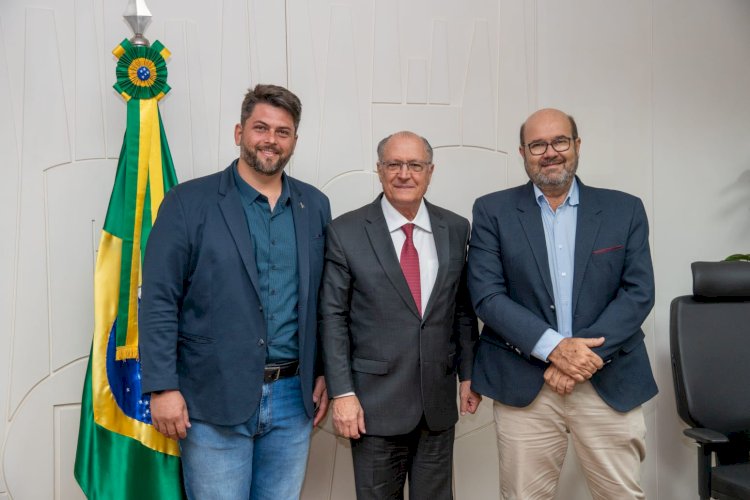 Geraldo Alckmin recebe Airton Pegoraro e Parraguinha no gabinete da vice-presidência da República, em Brasília