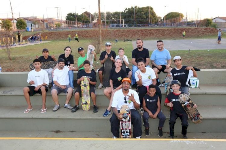 Skatistas de Bariri são premiados em campeonato em Lençóis Paulista; Arthur Budin, aluno da Escolinha de Skate, se sagra campeão mirim