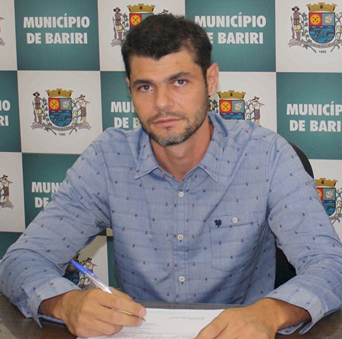 Taxa do Bombeiro criada por Paulo Araujo em 2017 volta a ser questionada pela Justiça; Vereador alerta para irregularidade há oito anos e advogado explica como os baririenses podem reverter o débito