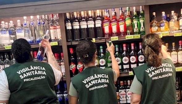 Vigilância Sanitária de Bariri fiscaliza estabelecimentos em prevenção a intoxicação por metanol