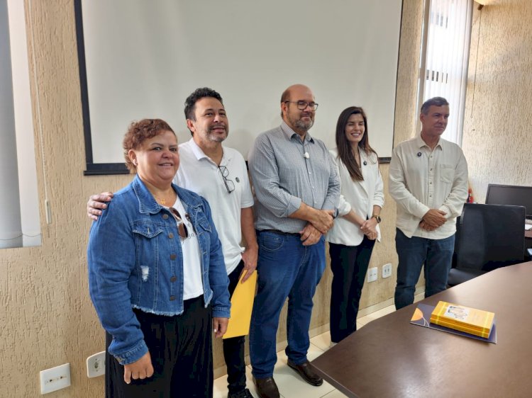 Prefeito Airton Pegoraro recebe a visita dos deputados Dani Alonso e Capitão Augusto