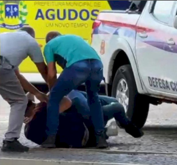 Servidor comissionado é exonerado em Agudos após brigar em praça pública