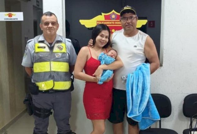 Policiais rodoviários socorrem bebê engasgado em Jaú