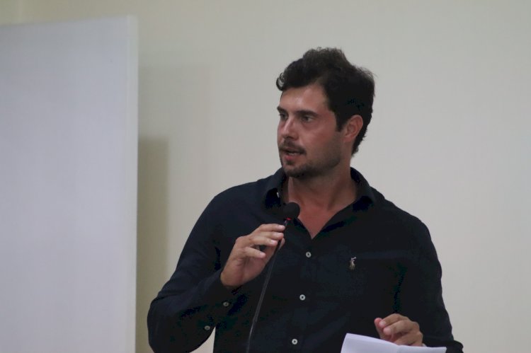 Diretor de Agricultura diz que limpeza pública foi afetada em dezembro pelo alto volume de chuvas e que o serviço priorizou escolas antes da volta às aulas; novo edital deve ser divulgado em breve