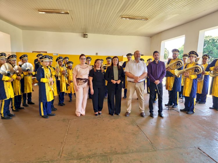 Ônibus da Oftalmologia: 200 pessoas são atendidas em Bariri com recurso trazido pela Deputada Maria Rosas