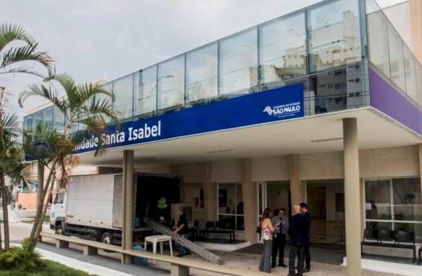 Bebê morre durante parto em Bauru após hospital forçar parto normal; família alega negligência médica