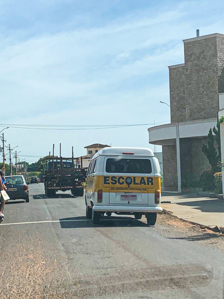 Vereadores não entram em consenso sobre idade mínima dos veículos do transporte escolar em Bariri e prefeito retira projeto da Câmara para correção