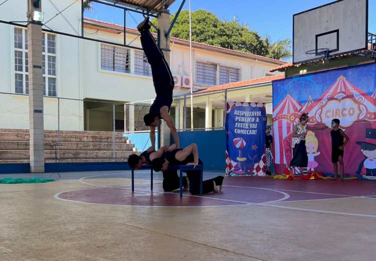 Projeto circense da Escola Ephigênia encanta estudantes em apresentações em Brotas e Torrinha