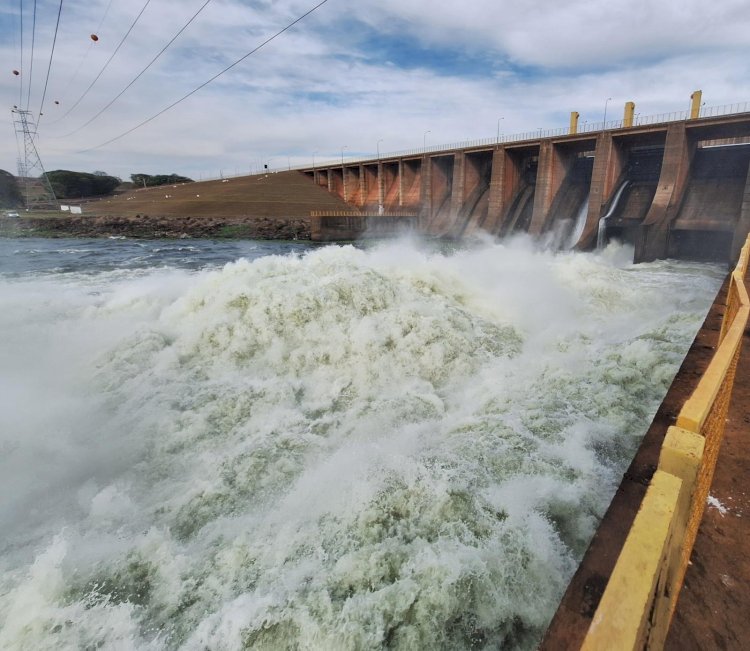 Auren Energia realiza testes nas comportas da Usina Hidrelétrica de Bariri