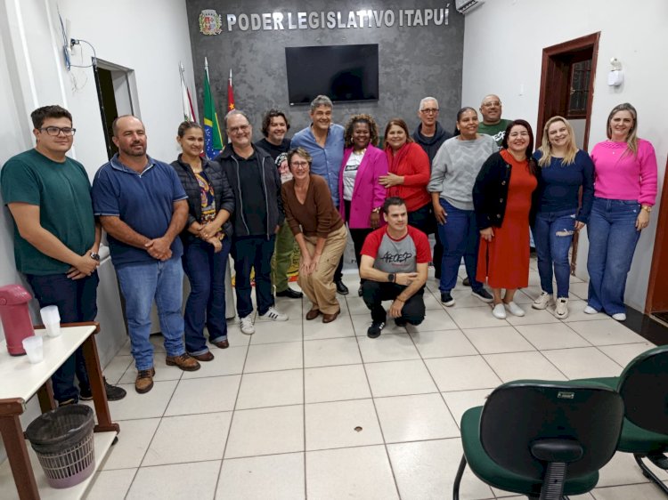 “Prefeitura de Itapuí não cumpre o piso nacional do magistério”, diz professor Ricardo Guarnieri durante audiência pública da Educação