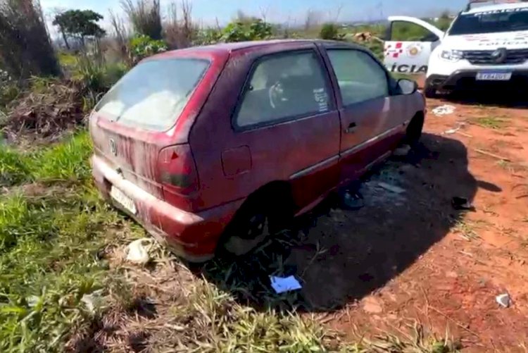 Carro furtado em Boraceia é localizado destruído em Bauru