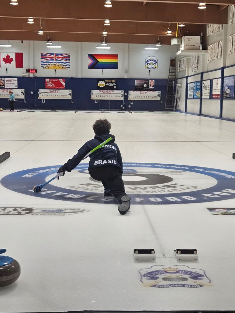 Jovem baririense representa o Brasil no Mundial Júnior de Curling, na Finlândia